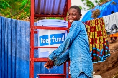 Victoire, made homeless by a landslide, makes use of the hand-washing facilities provided by Tearfund to help avoid the spread of infectious diseases. (Democratic Republic of Congo)   Photo credit: Nehemie Babikana/Tearfund